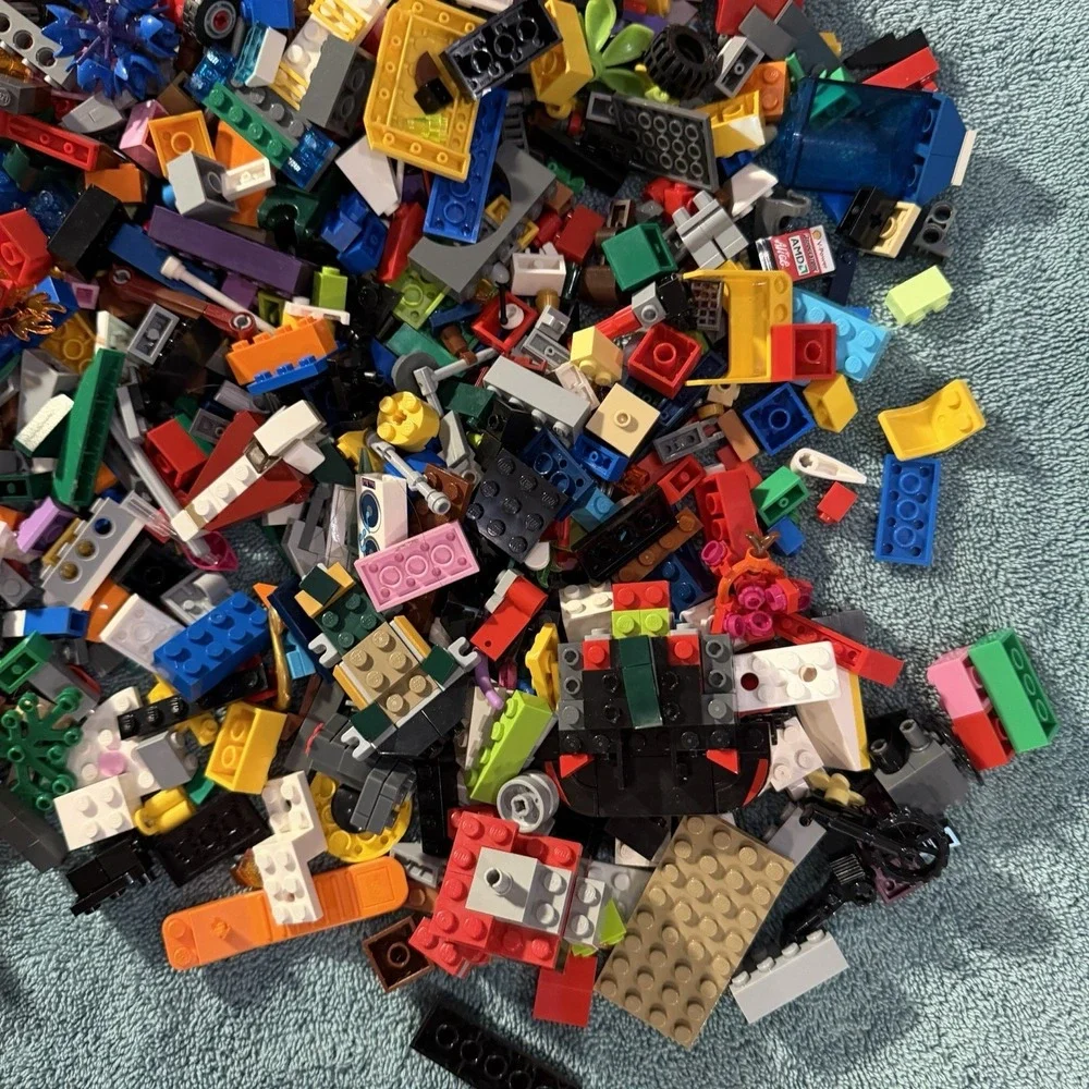 6 lb 11 oz LEGO Bulk Lot Minifigures Baseplates Parts Pieces Mixed 107 oz